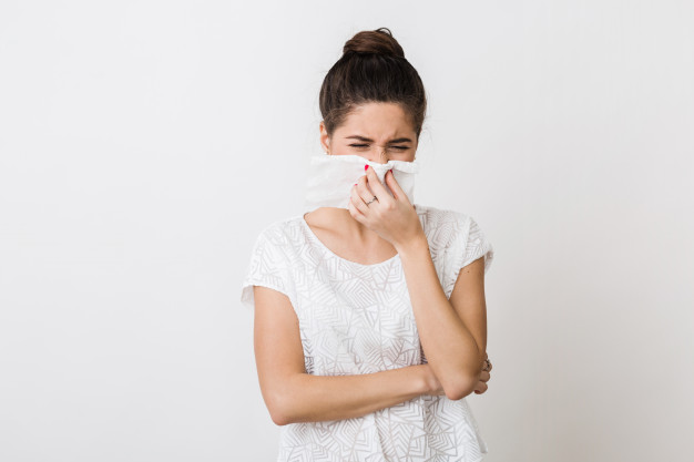 La stagione delle allergie e la conseguente rinite allergica: come può aiutare l’otorino?